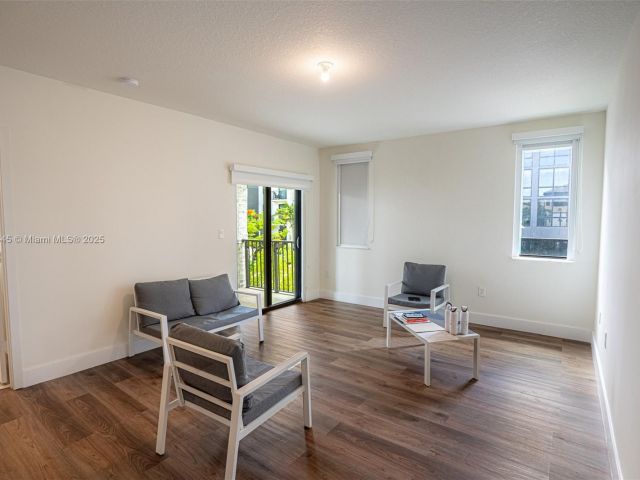 Продажа дома по адресу 4269 NW 83rd Path - фото 6210971