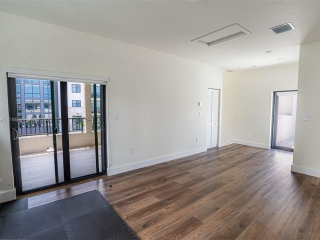 Продажа дома по адресу 4269 NW 83rd Path - фото 6210973