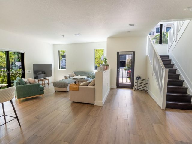 Продажа дома по адресу 4269 NW 83rd Path - фото 6210976