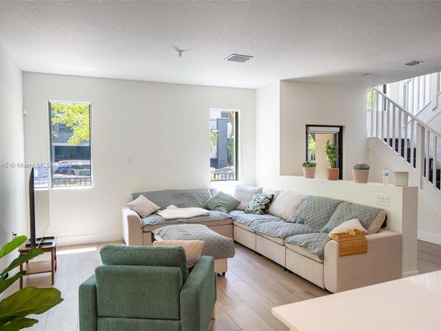 Продажа дома по адресу 4269 NW 83rd Path - фото 6210977