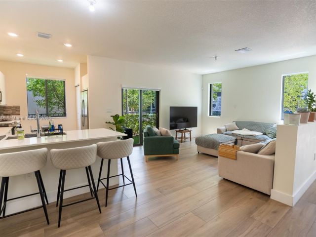 Продажа дома по адресу 4269 NW 83rd Path - фото 6210978