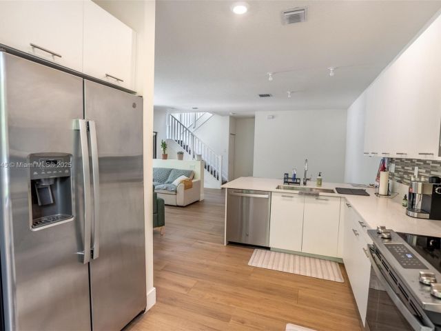 Продажа дома по адресу 4269 NW 83rd Path - фото 6210981