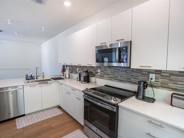 Продажа дома по адресу 4269 NW 83rd Path - фото 6210982