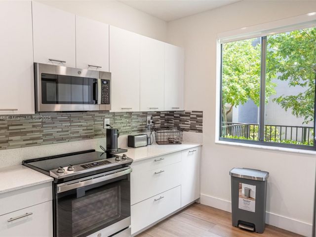 Продажа дома по адресу 4269 NW 83rd Path - фото 6210983