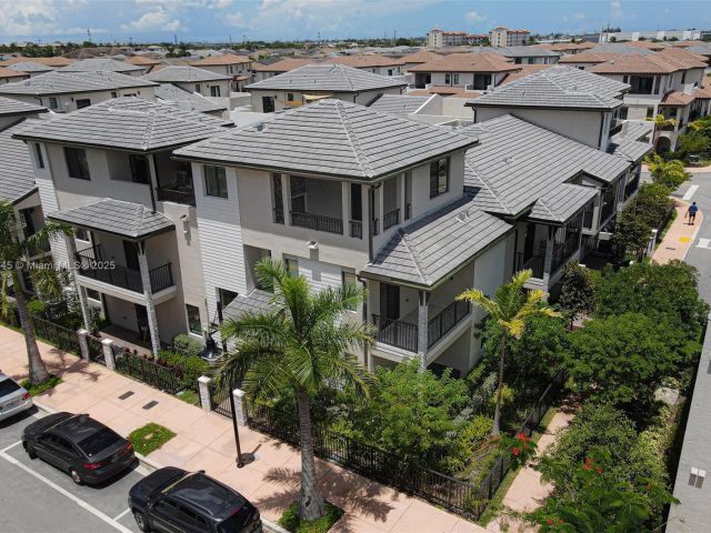 Продажа дома по адресу 4269 NW 83rd Path - фото 6210984