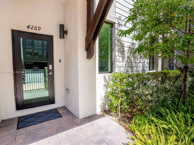 Продажа дома по адресу 4269 NW 83rd Path - фото 6210988