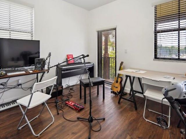 Дом в аренду по адресу 7042 NW 103rd Path - фото 6211216