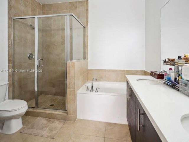 Дом в аренду по адресу 7042 NW 103rd Path - фото 6211219