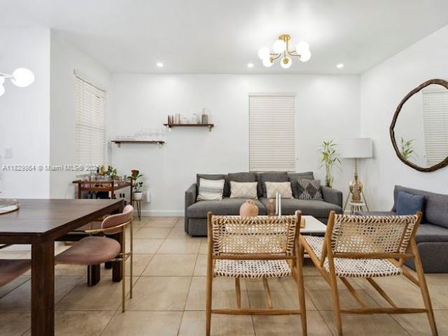 Дом в аренду по адресу 7042 NW 103rd Path - фото 6211231