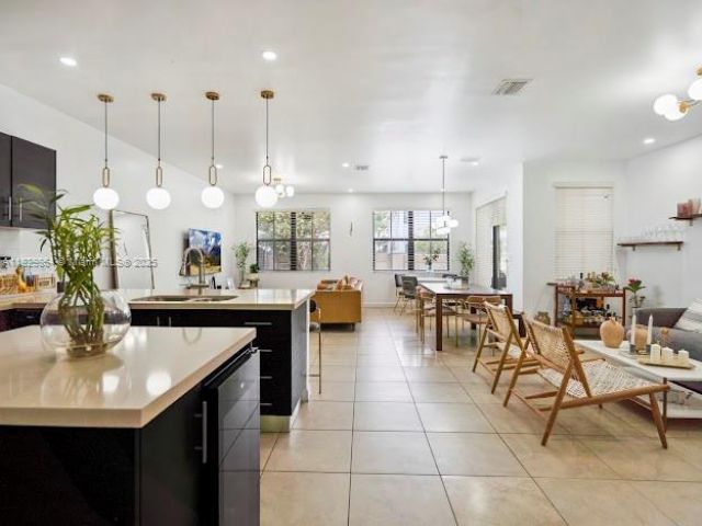 Дом в аренду по адресу 7042 NW 103rd Path - фото 6211233