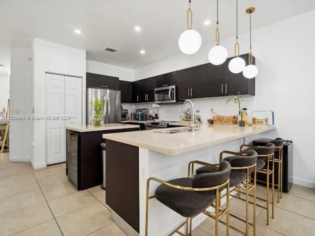 Дом в аренду по адресу 7042 NW 103rd Path - фото 6211235