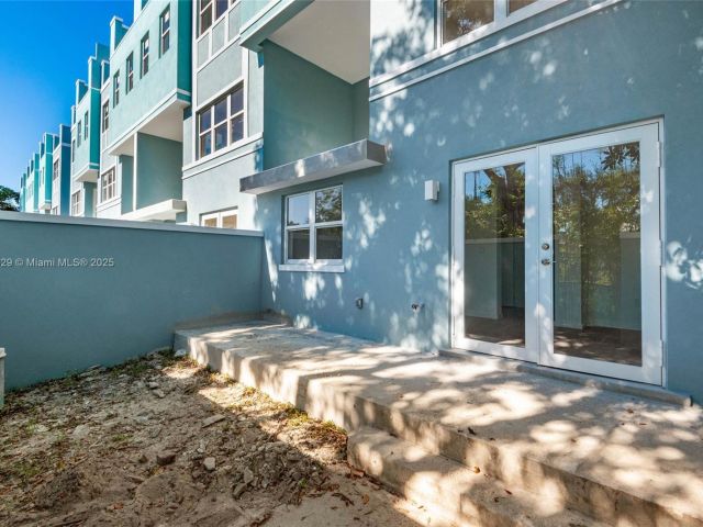 Продажа дома по адресу 854 SE 12 ct 8 - фото 6211422