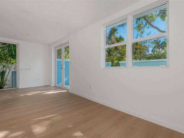 Продажа дома по адресу 854 SE 12 ct 8 - фото 6211425