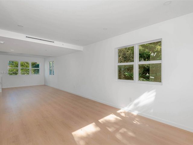 Продажа дома по адресу 854 SE 12 ct 8 - фото 6211427