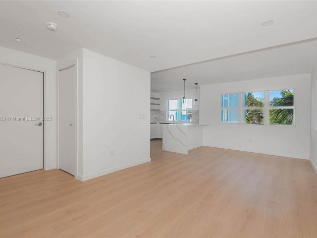 Продажа дома по адресу 854 SE 12 ct 8 - фото 6211428