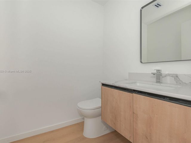 Продажа дома по адресу 854 SE 12 ct 8 - фото 6211429