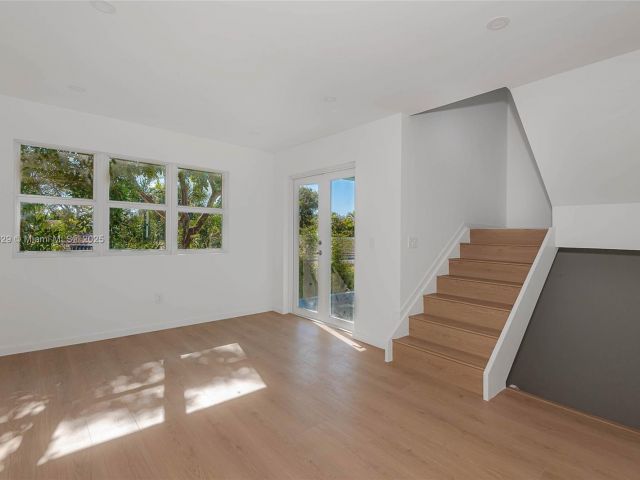 Продажа дома по адресу 854 SE 12 ct 8 - фото 6211432