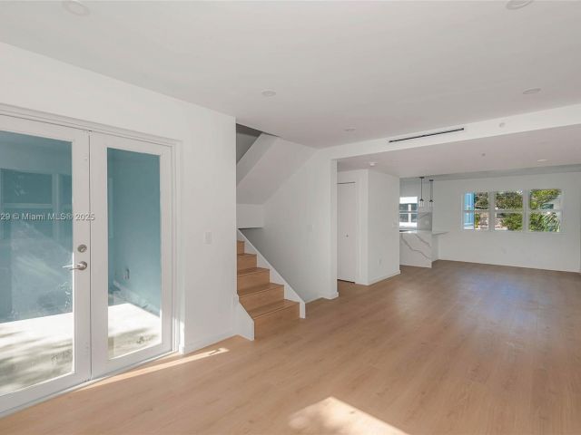 Продажа дома по адресу 854 SE 12 ct 8 - фото 6211433