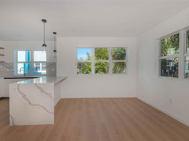 Продажа дома по адресу 854 SE 12 ct 8 - фото 6211436