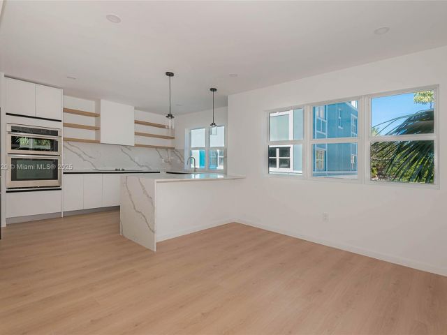 Продажа дома по адресу 854 SE 12 ct 8 - фото 6211437