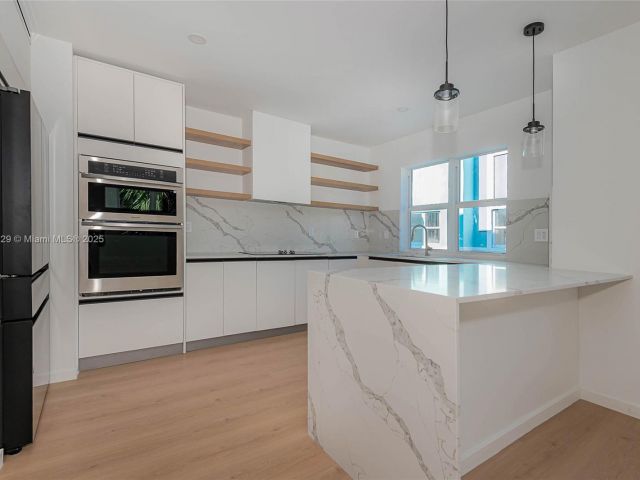 Продажа дома по адресу 854 SE 12 ct 8 - фото 6211439