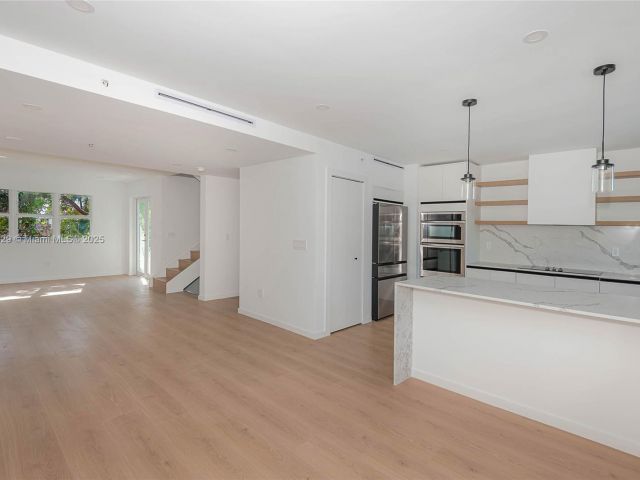 Продажа дома по адресу 854 SE 12 ct 8 - фото 6211440