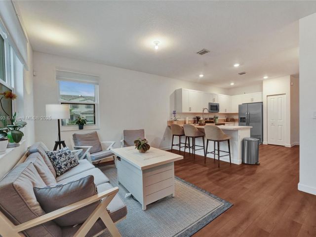 Продажа дома по адресу 13371 SW 287th Ter 13371 - фото 6211778