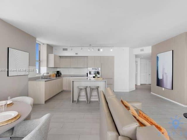 Продажа квартиры #R2001 - фото 6213117