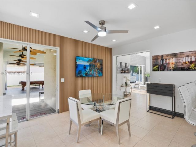 Дом в аренду по адресу 13815 SW 38th St - фото 6215529