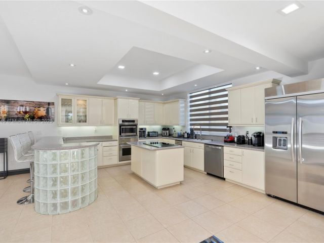 Дом в аренду по адресу 13815 SW 38th St - фото 6215530