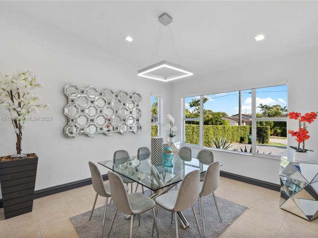 Дом в аренду по адресу 13815 SW 38th St - фото 6215536