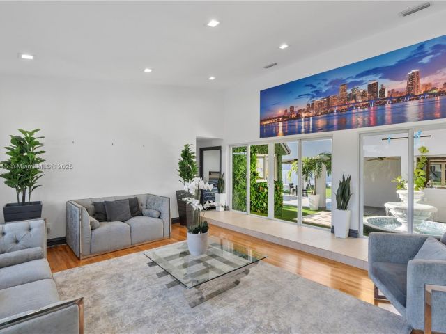 Дом в аренду по адресу 13815 SW 38th St - фото 6215540