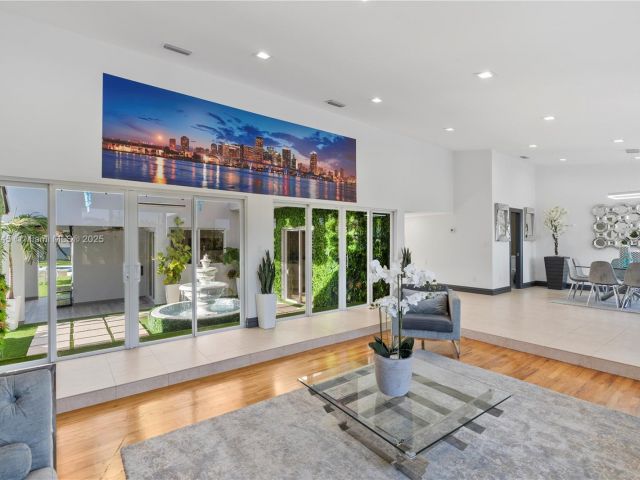 Дом в аренду по адресу 13815 SW 38th St - фото 6215541