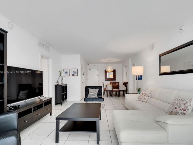 Продажа квартиры #729 - фото 6219354