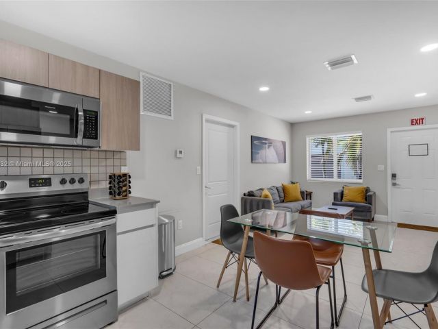 Продажа дома по адресу 507 NW 8th Ave #2 - фото 6213474