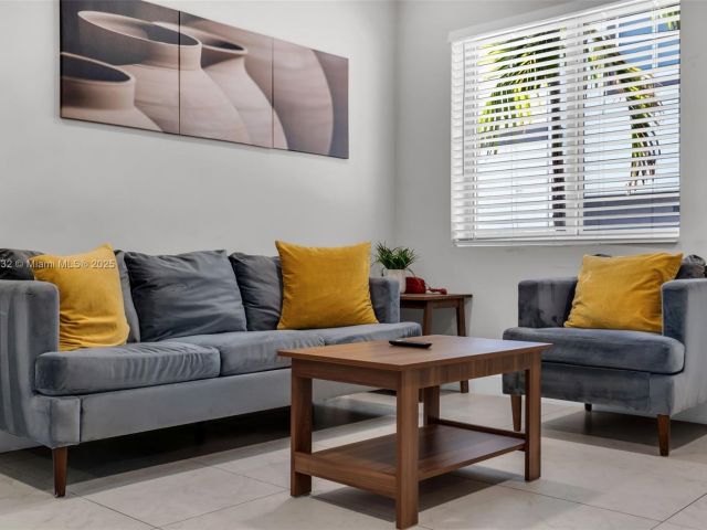 Продажа дома по адресу 507 NW 8th Ave #2 - фото 6213478