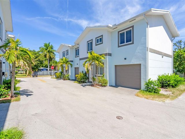 Продажа дома по адресу 507 NW 8th Ave #2 - фото 6213481