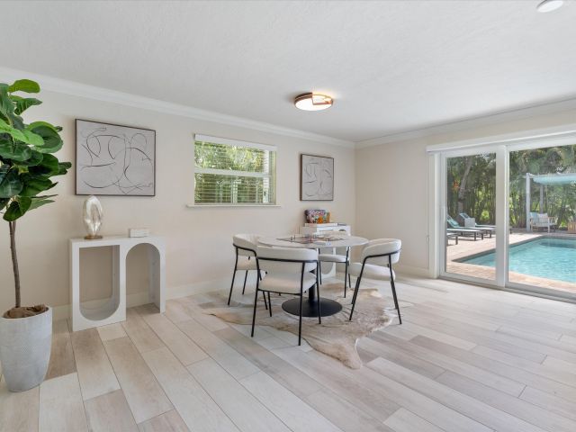 Продажа дома по адресу 211 NW 17th Street - фото 6223583