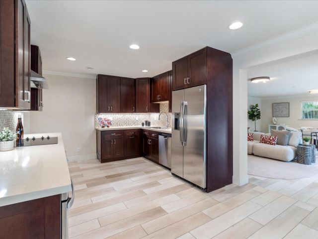 Продажа дома по адресу 211 NW 17th Street - фото 6223589