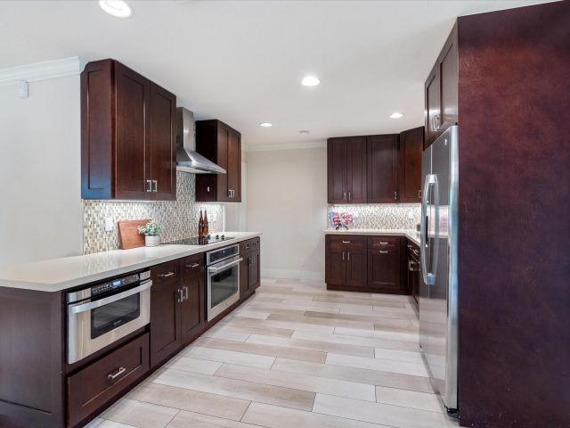 Продажа дома по адресу 211 NW 17th Street - фото 6223590