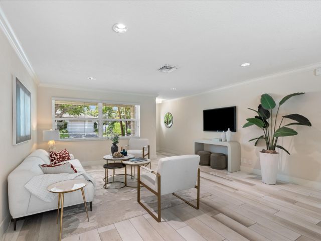 Продажа дома по адресу 211 NW 17th Street - фото 6223591