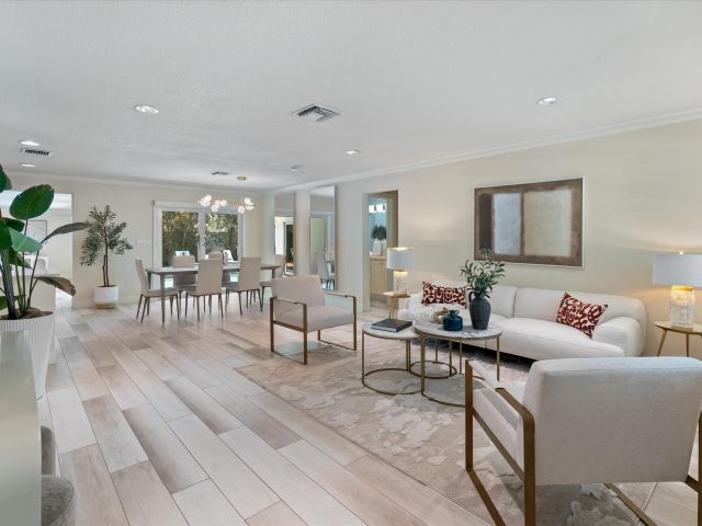 Продажа дома по адресу 211 NW 17th Street - фото 6223593