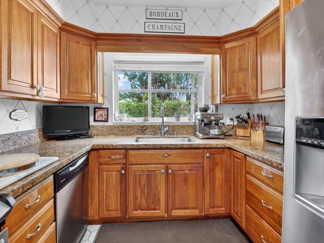 Продажа дома по адресу 1095 Hibiscus Lane - фото 6219313