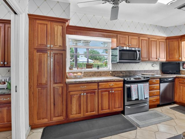 Продажа дома по адресу 1095 Hibiscus Lane - фото 6219314