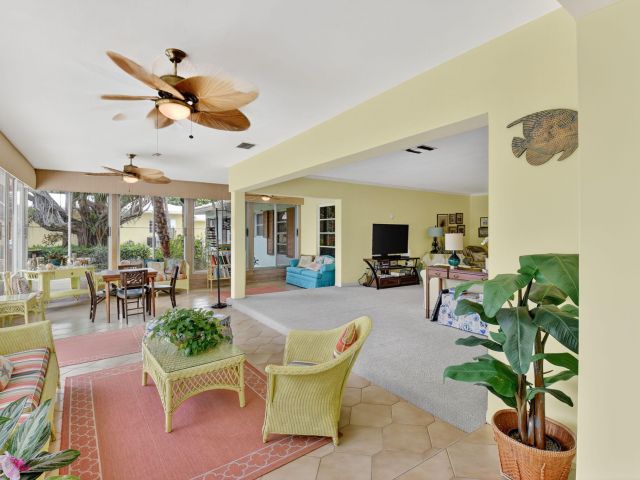 Продажа дома по адресу 1095 Hibiscus Lane - фото 6219321