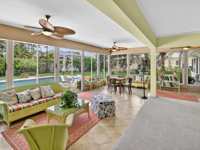 Продажа дома по адресу 1095 Hibiscus Lane - фото 6219327