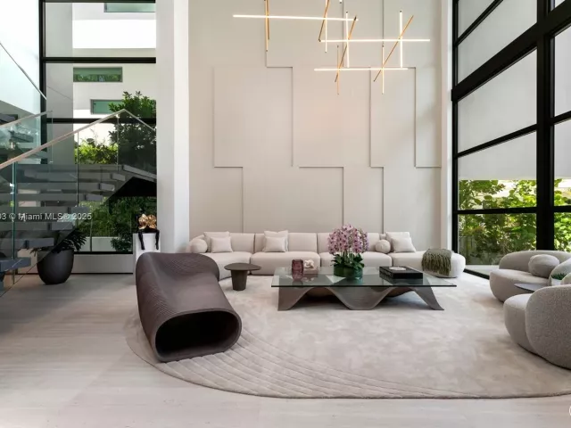 Продажа дома по адресу 1045 N Venetian Dr - фото 6215493