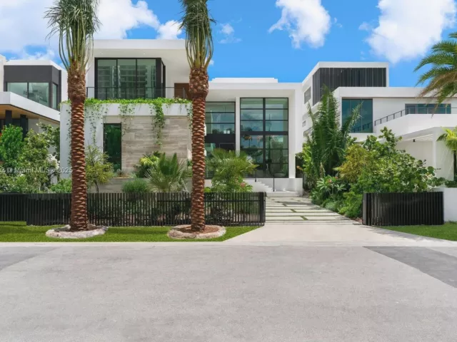 Продажа дома по адресу 1045 N Venetian Dr - фото 6215496