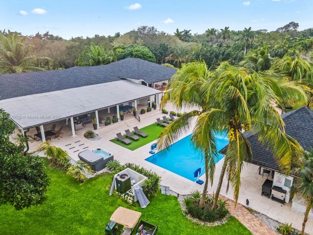 Дом в аренду по адресу 14875 SW 212th St - фото 6227142