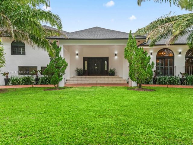 Дом в аренду по адресу 14875 SW 212th St - фото 6227152